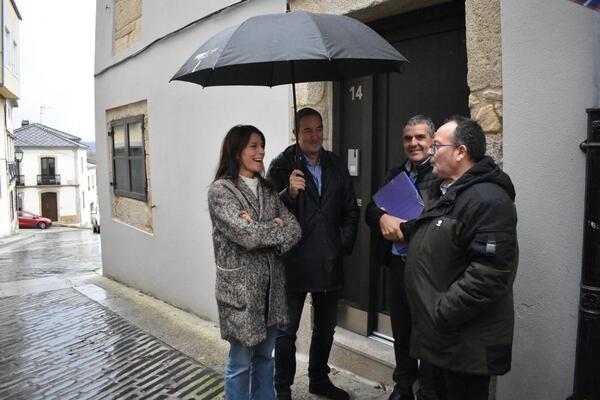 A Xunta entrega as chaves dunha vivenda rehabilitada no casco vello en Vilalba, ao abeiro do programa Rexurbe