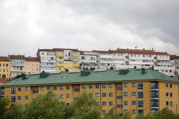 La Xunta informa al alcalde de Ribeira de las ayudas para la promoción de viviendas y movilización de viviendas para el alquiler