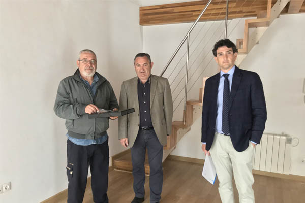 A Xunta entrega dúas vivendas de promoción pública na zona histórica de Viveiro