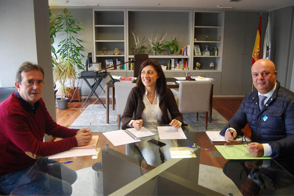 Ángeles Vázquez recibe os alcaldes de Riós e A Gudiña para coñecer as súas demandas sobre rehabilitación de vivenda