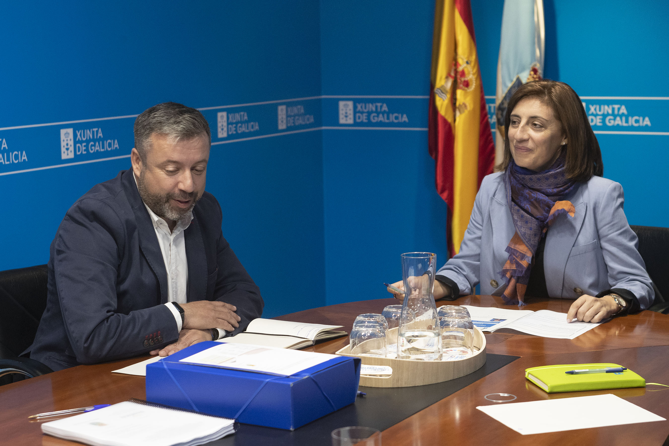 A Xunta e o Concello de Cualedro estudan a rehabilitación do edificio Santander para construír vivendas para alugueiro social